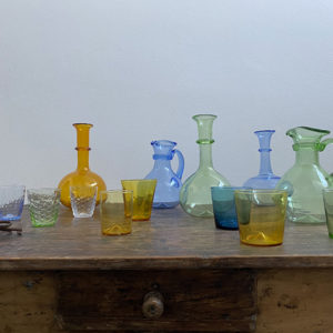 bicchieri e brocche in vetro soffiato fatto a amano da Aizzi Francesco