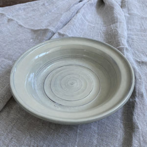 Piatto fondo in ceramica fatto a mano